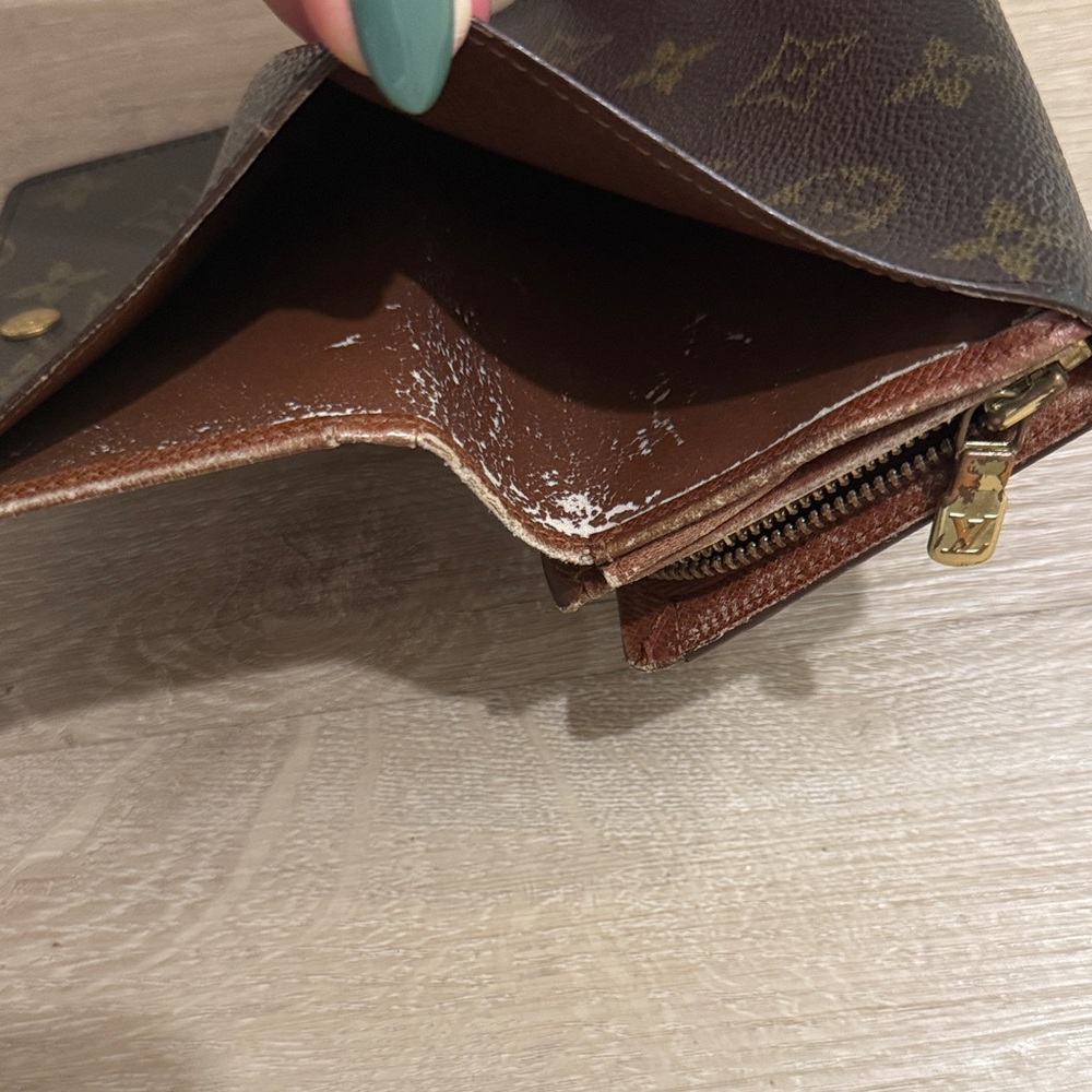 Louis Vuitton Vintage Monogram Wallet - Picture 7 of 11